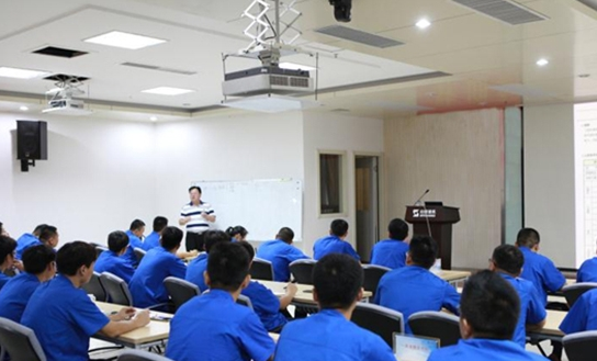 山重建机举办空调专项培训 提升服务技能迎盛夏